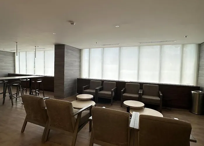 Modern One Bedroom With Balcony Near It Park Apartment